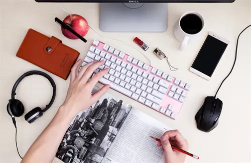 为什么电脑放大了